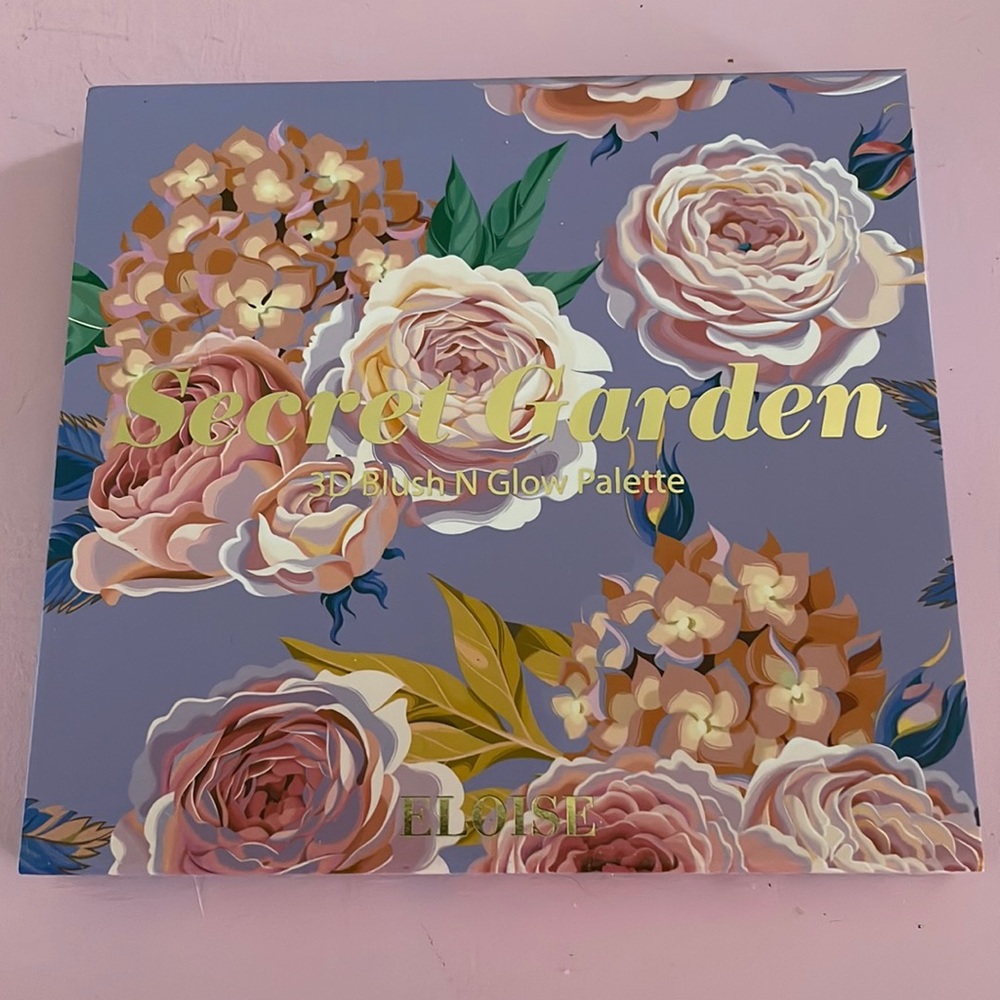 Eloise brand new 3D blush n glow palette.
